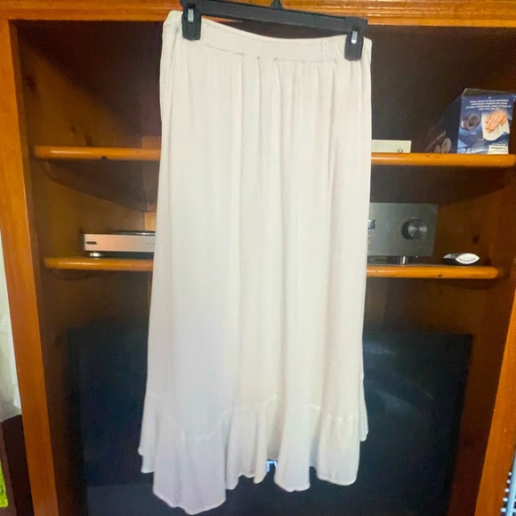 hinge Dresses & Skirts - COPY - White Hinge Midi Skirt Size S